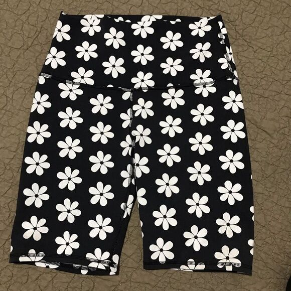 Levi’s High rise tights shorts￼ size S      A384 - Picture 2 of 6